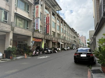 榮總福山生活圈臨12米路輕屋齡透天店住｜高雄市左營區榮德街