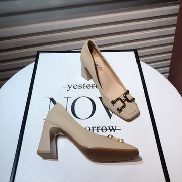 法式復古方頭粗跟單鞋女新款時尚金屬扣淺口高跟鞋商務軟皮職業鞋