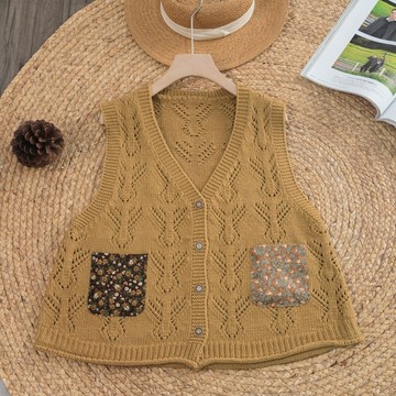 鏤空織紋 V 領拼布碎花口袋針織背心257010