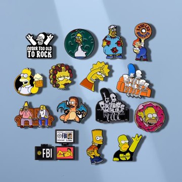 辛普森一家可愛卡通動漫周邊金屬胸針趣味男女學生衣服背包配飾