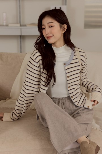 兩穿撞色條紋排釦毛衣