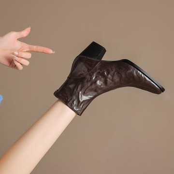 手抓紋羊皮今年流行的短靴女復古方頭粗跟2025年秋冬新款靴子加絨