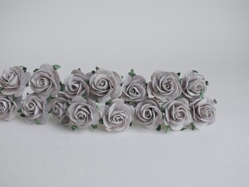 紙花、DIY 用品、中心玫瑰 50 朵，尺寸 2.5 公分。灰色。