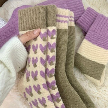 秋冬中筒襪 女士加厚襪 毛圈毛絨襪 純色保暖襪 超厚防寒愛心襪 冬季長襪 舒適彈力襪 日常保暖穿著 女士冬季日常穿著