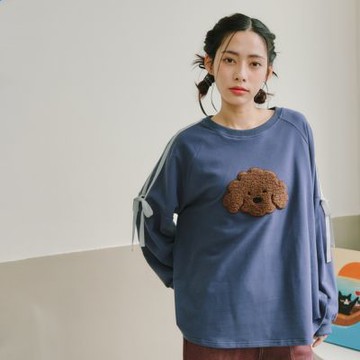 【Dailo】毛毛貴賓狗拉克蘭袖彈性衛衣 藍 米