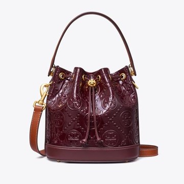 【TORY BURCH】漆皮浮雕LOGO素色束口水桶包/兩用包-酒紅