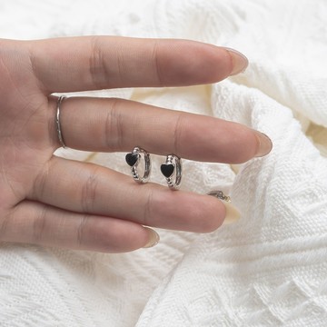 The Other Color 女款銀色迷你愛心圈式耳環 DW 275  黑色