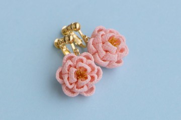 正絹 柔美椿耳夾 粉色 傳統工藝 和風 浴衣 和服 圓形玫瑰 玫瑰 搖曳 飄逸