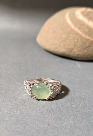 緬甸天然 冰種淡綠蛋面翡翠 雕花 銀925戒指