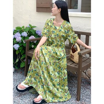 棉綢連衣裙女夏日腰繩薄款甜美碎花方領大擺人造棉度假沙灘長裙子