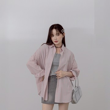 QUEENSHOP_ S 女裝 長袖 撞色細格紋理長袖寬版襯衫 兩色售 現+預 【01025608】