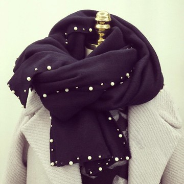 冬天女士披肩加厚保暖冬款黑色珍珠圍巾女冬季百搭秋冬釘珠長韓版1入