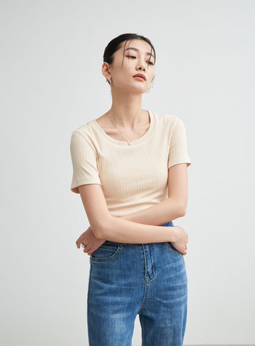 合身背後挖洞上衣