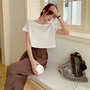 【HARPER】品牌自訂慕斯空氣棉雲朵上衣 | 現貨 短版上衣 露肩 一字領 短袖【CLA23033J】