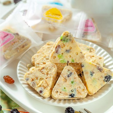 台湾热销 奶酪燕麦奶酪坚果三角奶酪块果粒牛奶燕麦酥代餐休闲零食粗粮饱腹饼干