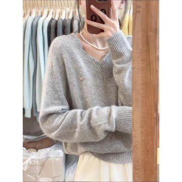 慵懶高級感灰色花邊v領套頭毛衣女秋冬外穿寬松浣熊絨加厚針織衫