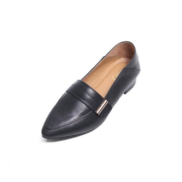 KOKKO簡約雅致微寬楦尖頭真皮樂福鞋黑色