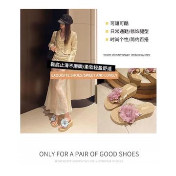 小眾新款仙女拖鞋風坡人字拖夏季時尚草編花朵厚底田園度假沙灘鞋