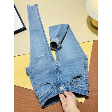 版型巨贊~洋氣清新藍色破洞牛仔褲女春夏新款修身顯瘦九分小腳褲