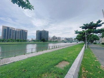 楠梓右昌~河堤首排臨路5大房傳統美車墅｜高雄市楠梓區美昌街