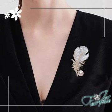 伊飾童話 天使之羽 珍珠白貝清新優雅別針胸針
