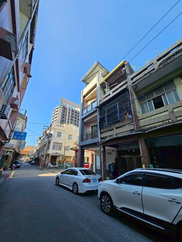 正八米前鎮街上邊間翻新四套房透天店面｜高雄市前鎮區前鎮街