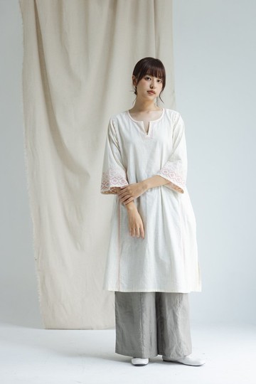 Chikankari 刺繡工藝小V領寬鬆庫塔_粉