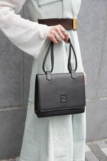【日本直送 名牌二手包】FENDI 芬迪 手提包 黑色 Logo 皮革 壓紋 迷你包 vintage 古董 h4nbvt