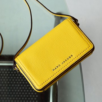MARC JACOBS 馬克賈伯 素色皮革斜背迷你單肩包.黃