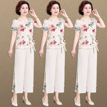 母親節媽媽碎花雪紡上衣洋氣中老年女夏裝短袖t恤兩件套裝小個子