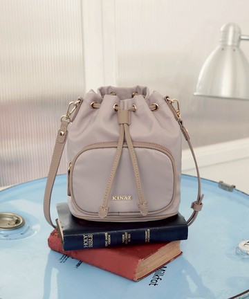 雙背帶拼接皮革輕量尼龍肩背斜背水桶包-貝殼粉-企鵝系列 (BZ96425-25)