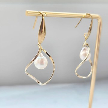 日本產 Akoya 珍珠水滴耳環 (高品質天然石/抗金屬過敏)