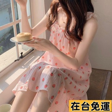 🔥台灣發出🔥 泡泡棉紗睡衣 女生睡裙 春夏新款印花睡裙 粉草莓可外穿家居服 吊帶裙 甜美睡裙 無袖睡裙 大碼睡裙