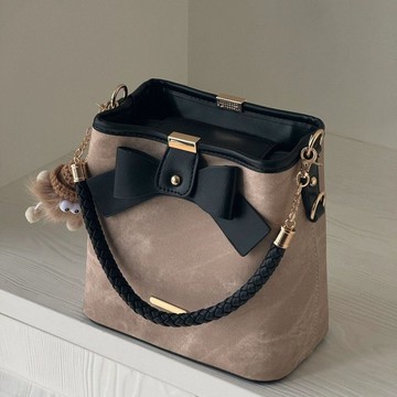 免運🔮新款秋冬季輕奢爆款單肩斜挎手提蝴蝶結包時尚百搭休閒包大容量 通勤包 側背包 斜背包 水桶包 韓系質感包包 腋下包