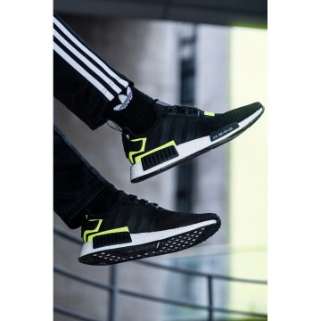 Adidas nmd on sale r1 black volt