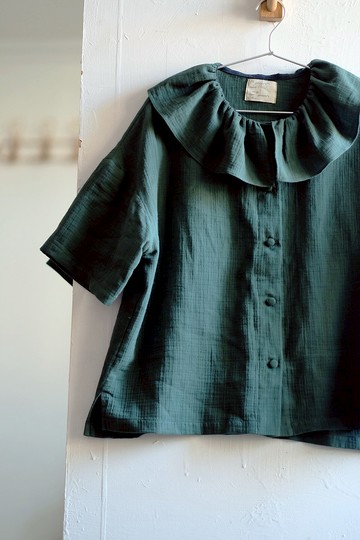 花瓣領落肩短版衫(森林綠)