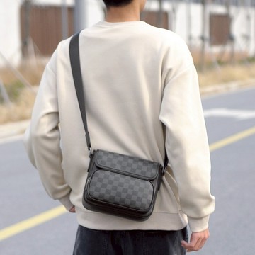 小方包 郵差包 翻蓋小包 斜背包 包包 單肩包 男生包包 高級感 側背包 休閒包 通勤包 質感 防潑水 生日禮物 435