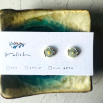 淡綠色 綠色 花朵 金繼 陶瓷 耳針 耳夾 無耳洞耳夾 金色 黃色 黃色 小巧 迷你 花朵 夏季 春夏季 禮物 贈禮