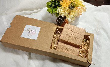 經文實木櫸木IPAD手機架/福音禮品/基督教禮品/福音商品/受洗禮物