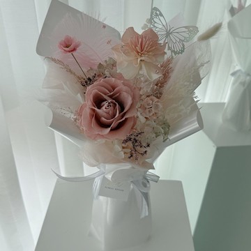 SEE 看見花藝設計|情人節|永生玫瑰|生日|輕輕喜歡玫瑰花束