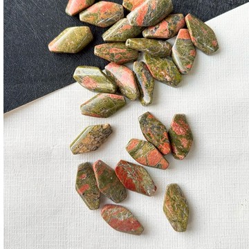 拾悦手作材料/隨機出貨不挑選/約17x29mm+天然俄羅斯花綠石長菱形扭扭散珠/手牌/配珠/串珠編繩/DIY半成品/現貨