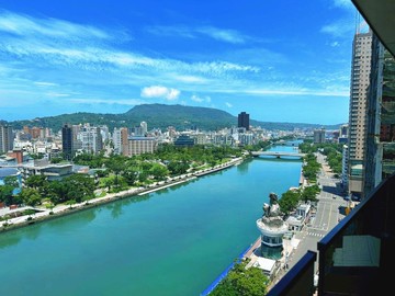 醋咪-高雄港灣首排景觀毛胚三房平面車位｜高雄市前金區河東路