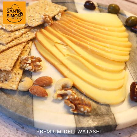 スペイン ガリシア州ルーゴ県ビラルバ産ケソサンシモン約250g　Queso San Simon　587円 100gあたり