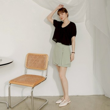 OB嚴選中大尺碼-質感金屬釦裙片造型短褲《BA7703》