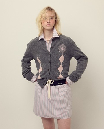 MARDI MERCREDI 小雛菊針織衫 深灰色 粉色刺繡 菱格 CASHMERE BLENDED CARDIGAN ROUND NECK ARGYLE