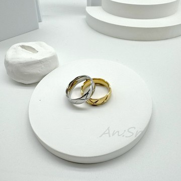 An:Sr—「法式香風 菱格戒指」鈦鋼  不掉色 男女通用  兩色 歐美 百搭 氣質 戒指 飾品B0009