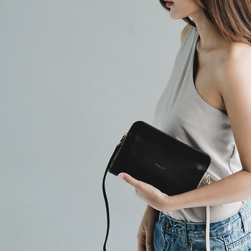 Oval Clutch & crossbody bag 小巧真皮斜背包 黑色