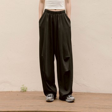 QUEENSHOP_ S 品子聯名 剪接低腰繭型棉質長褲-黑 S/M/L 現+預 【04020576】