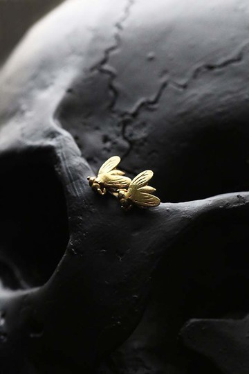 小號飛梭耳環。