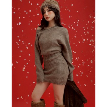 AIR SPACE LADY 不對稱領連袖合身針織短洋裝(卡其/淺灰) 女裝 現貨